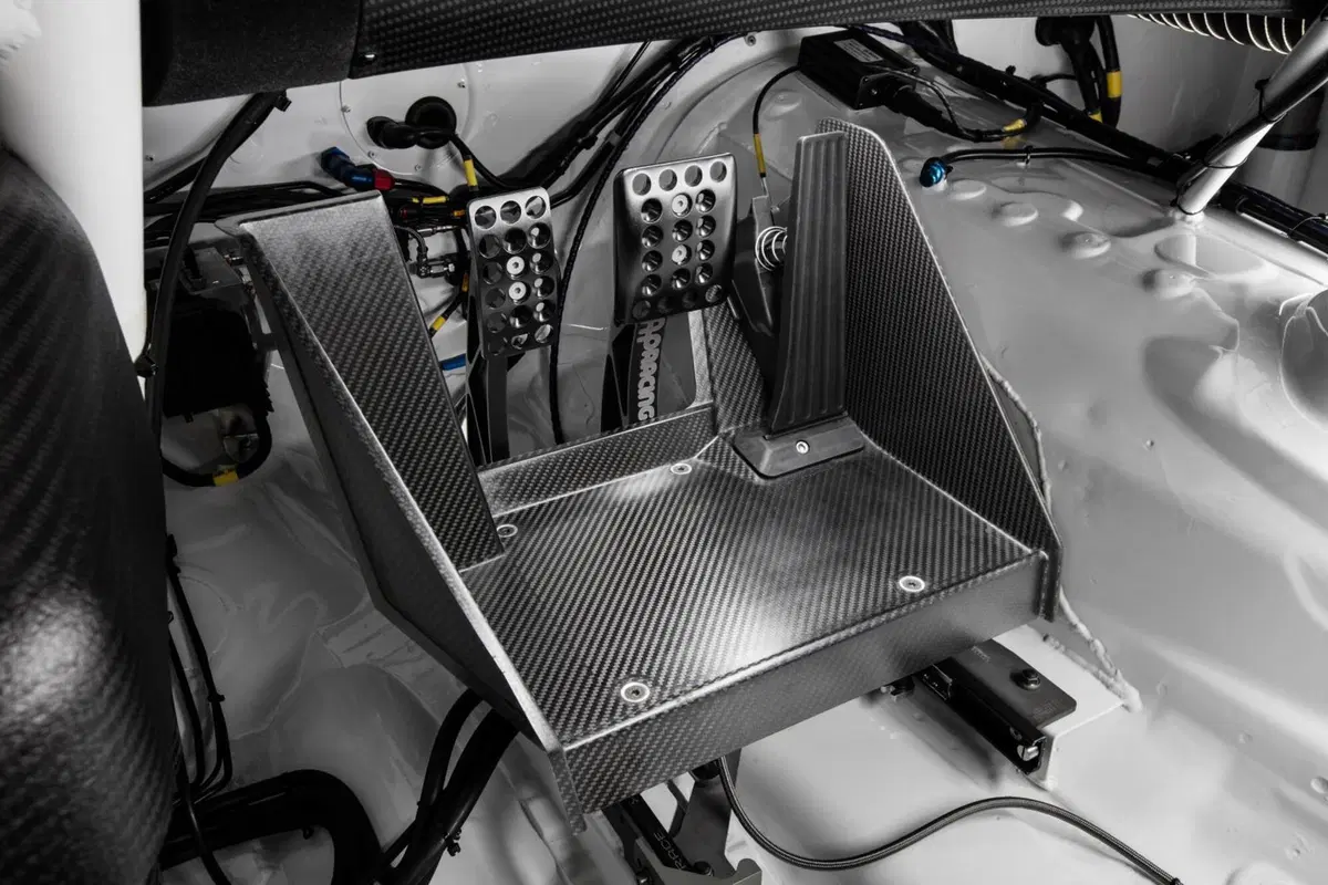 BMW: M6 GT3 e Coupé Competition Edition per stupire (32)