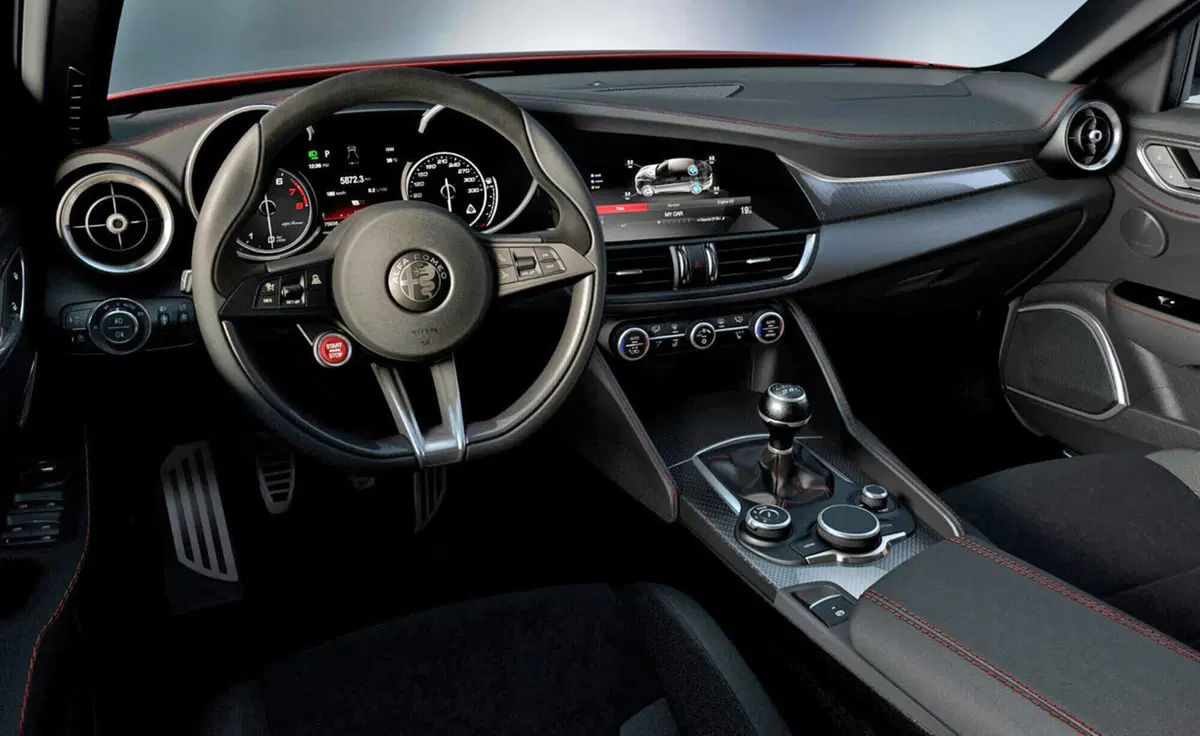Alfa Romeo Giulia Quadrifoglio. Ufficiale: gira in 7'39" al Ring (4)