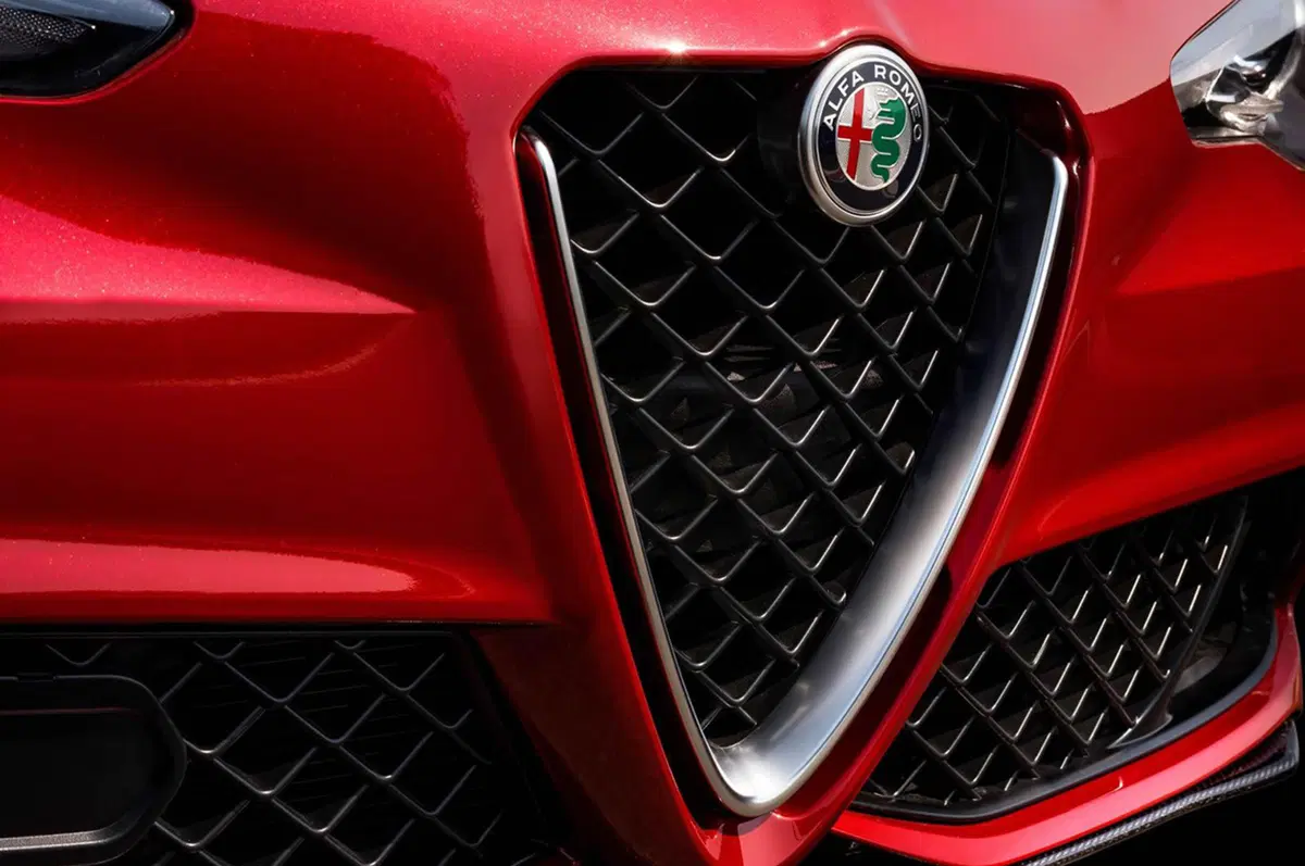 Alfa Romeo Giulia Quadrifoglio. Ufficiale: gira in 7'39" al Ring (5)