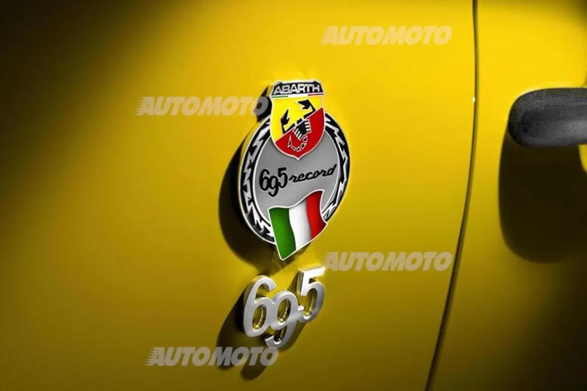 Fiat 695 biposto Record: piccola supercar (3)