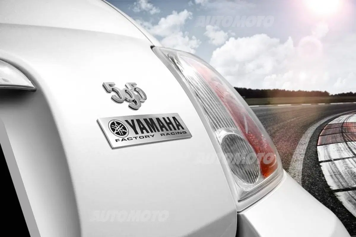 Abarth 595 Yamaha Factory Racing Edition (2)