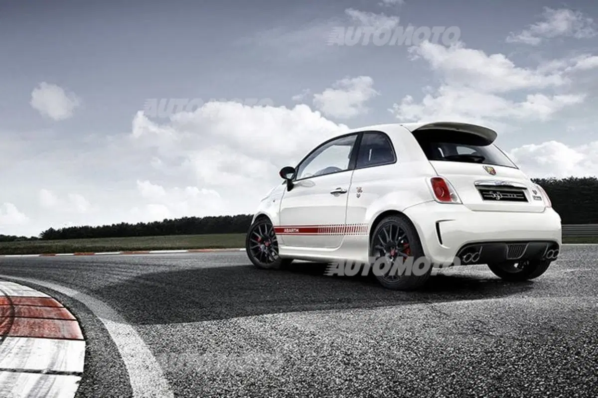 Abarth 595 Yamaha Factory Racing Edition (3)