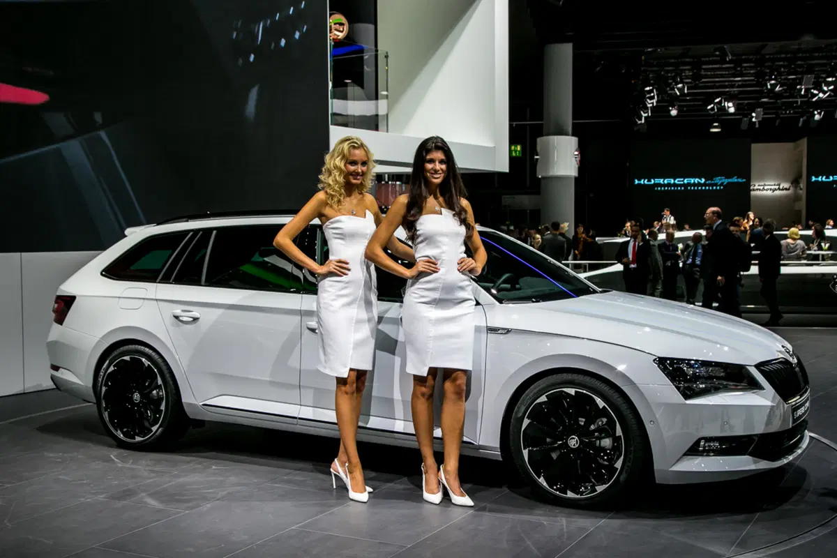 Salone di Francoforte 2015: ecco le ragazze più belle! (17)