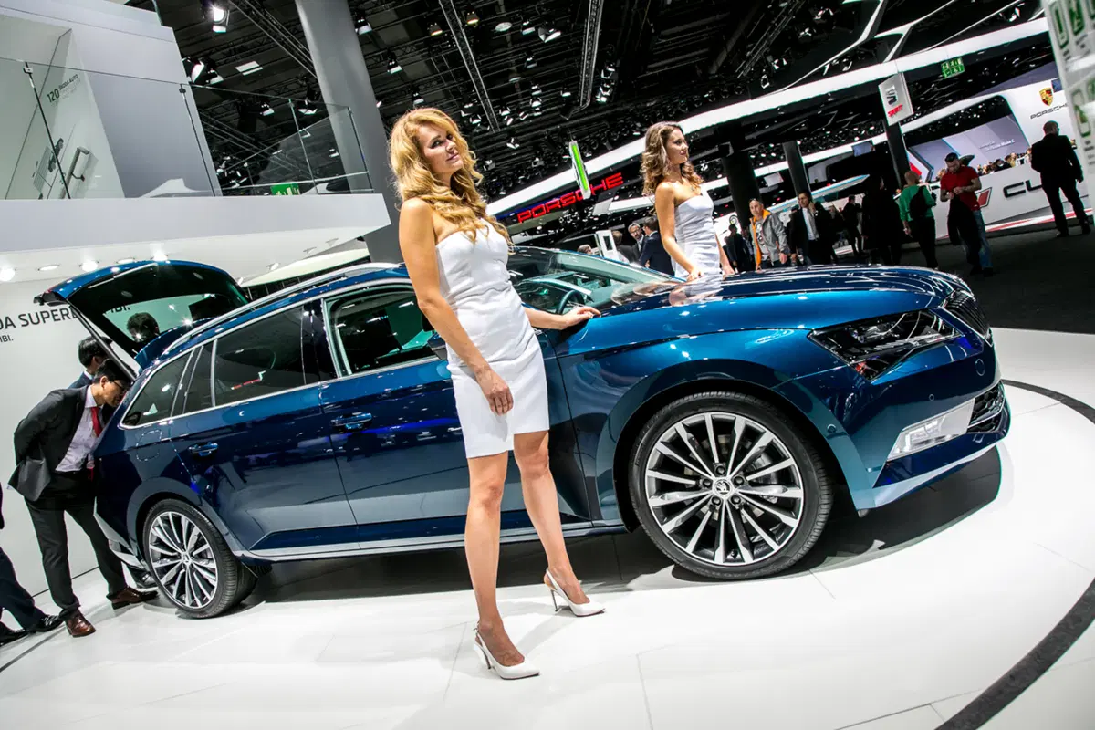 Salone di Francoforte 2015: ecco le ragazze più belle! (18)