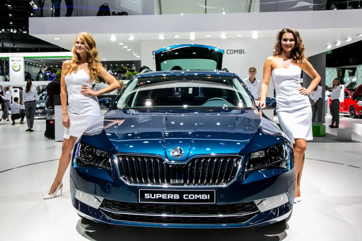 Salone di Francoforte 2015: ecco le ragazze più belle! (19)