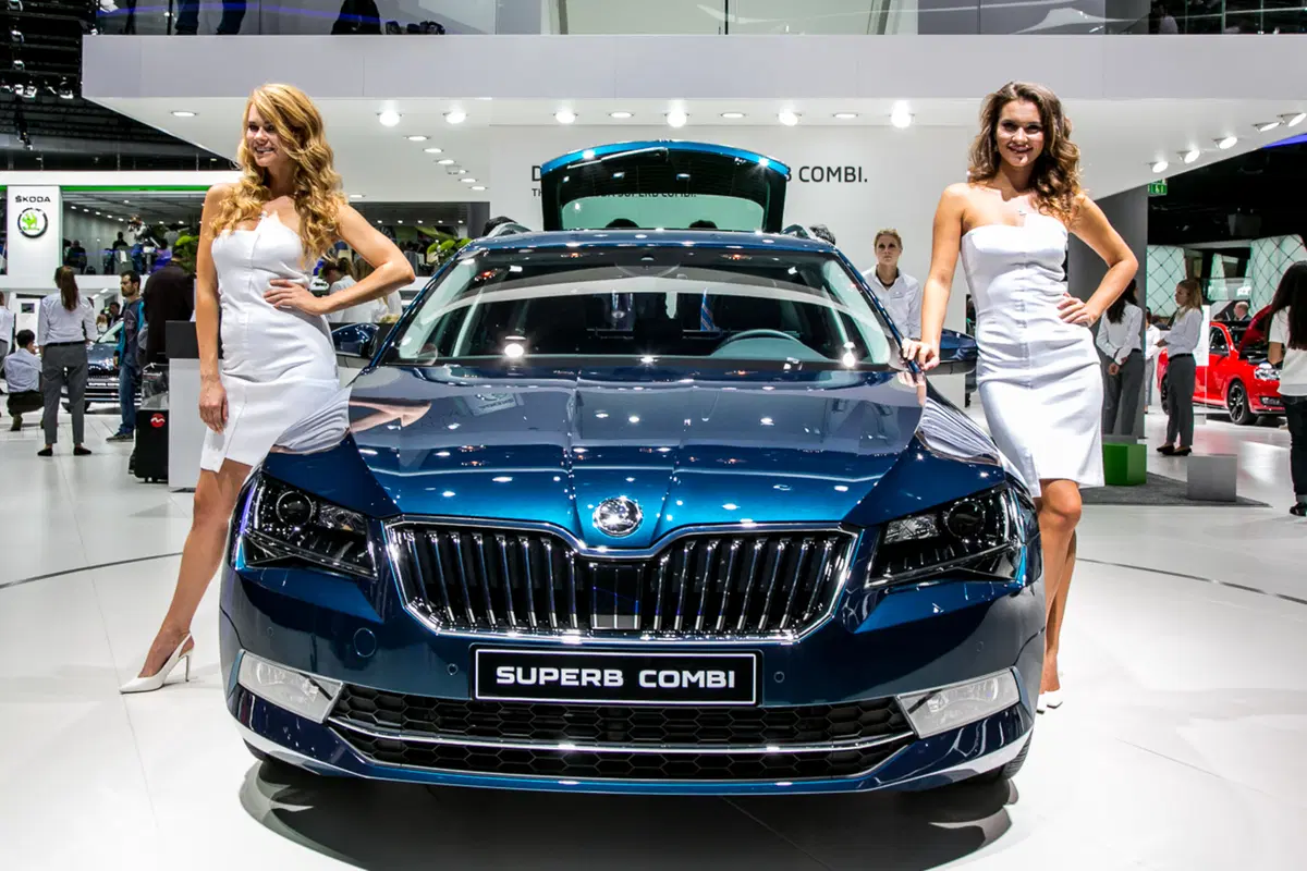 Salone di Francoforte 2015: ecco le ragazze più belle! (20)