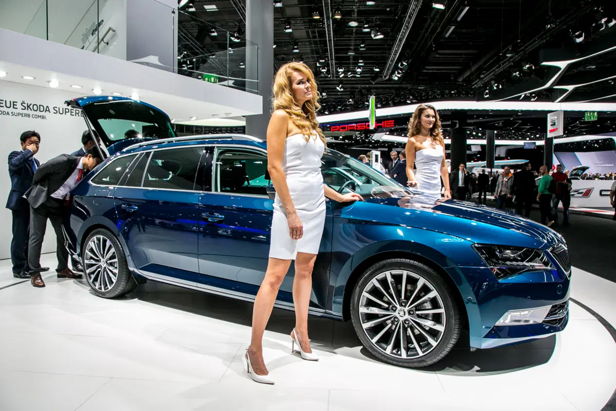 Salone di Francoforte 2015: ecco le ragazze più belle! (23)