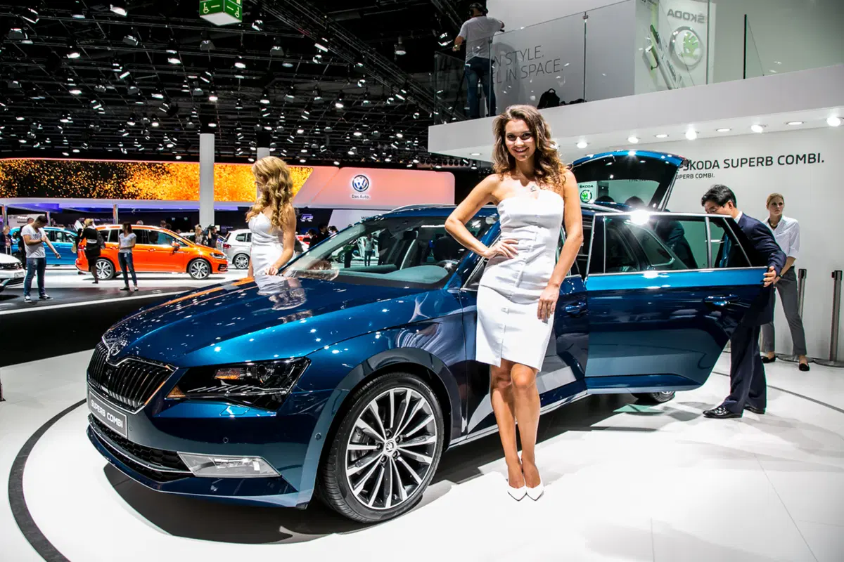 Salone di Francoforte 2015: ecco le ragazze più belle! (26)