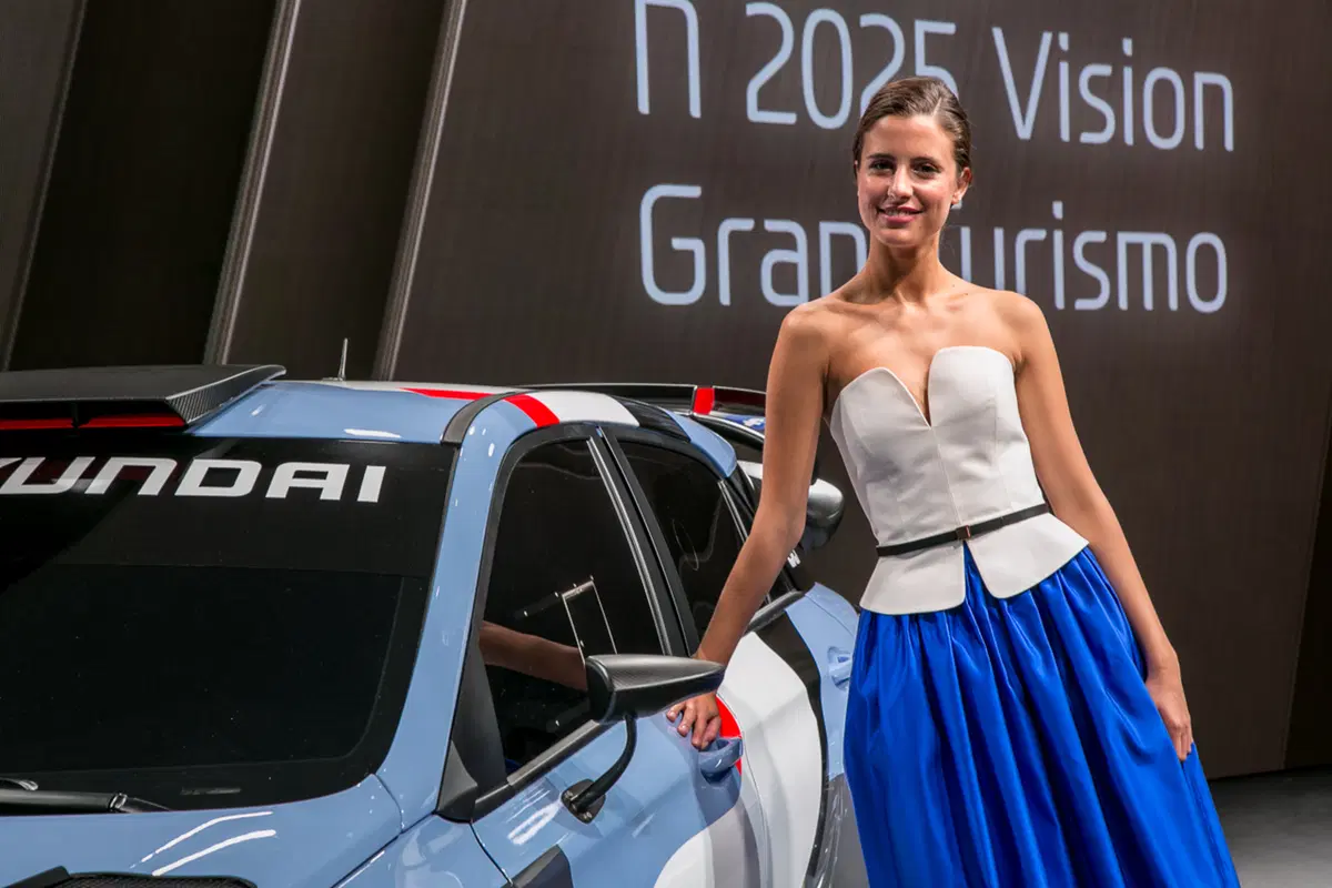 Salone di Francoforte 2015: ecco le ragazze più belle! (55)