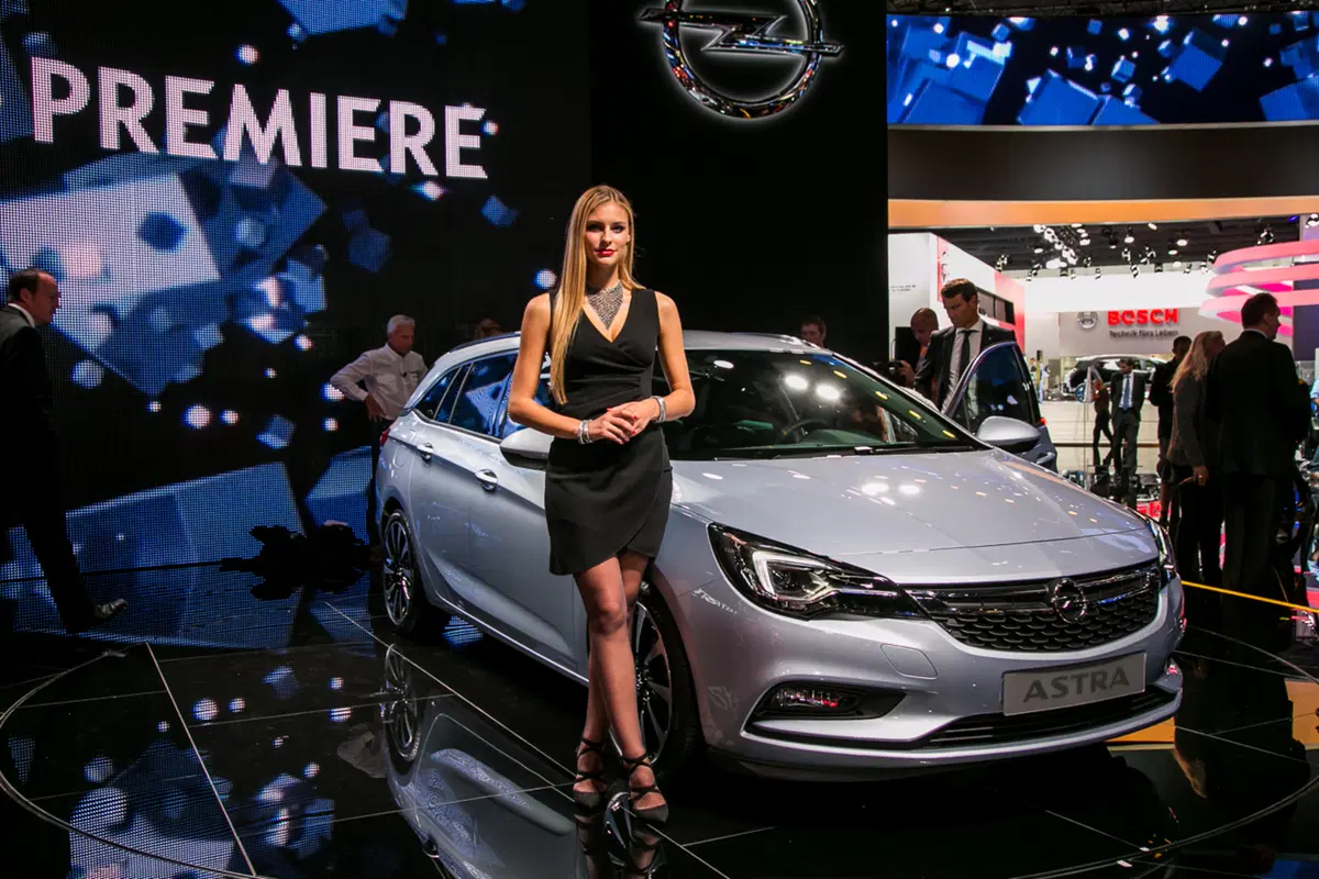 Salone di Francoforte 2015: ecco le ragazze più belle! (58)