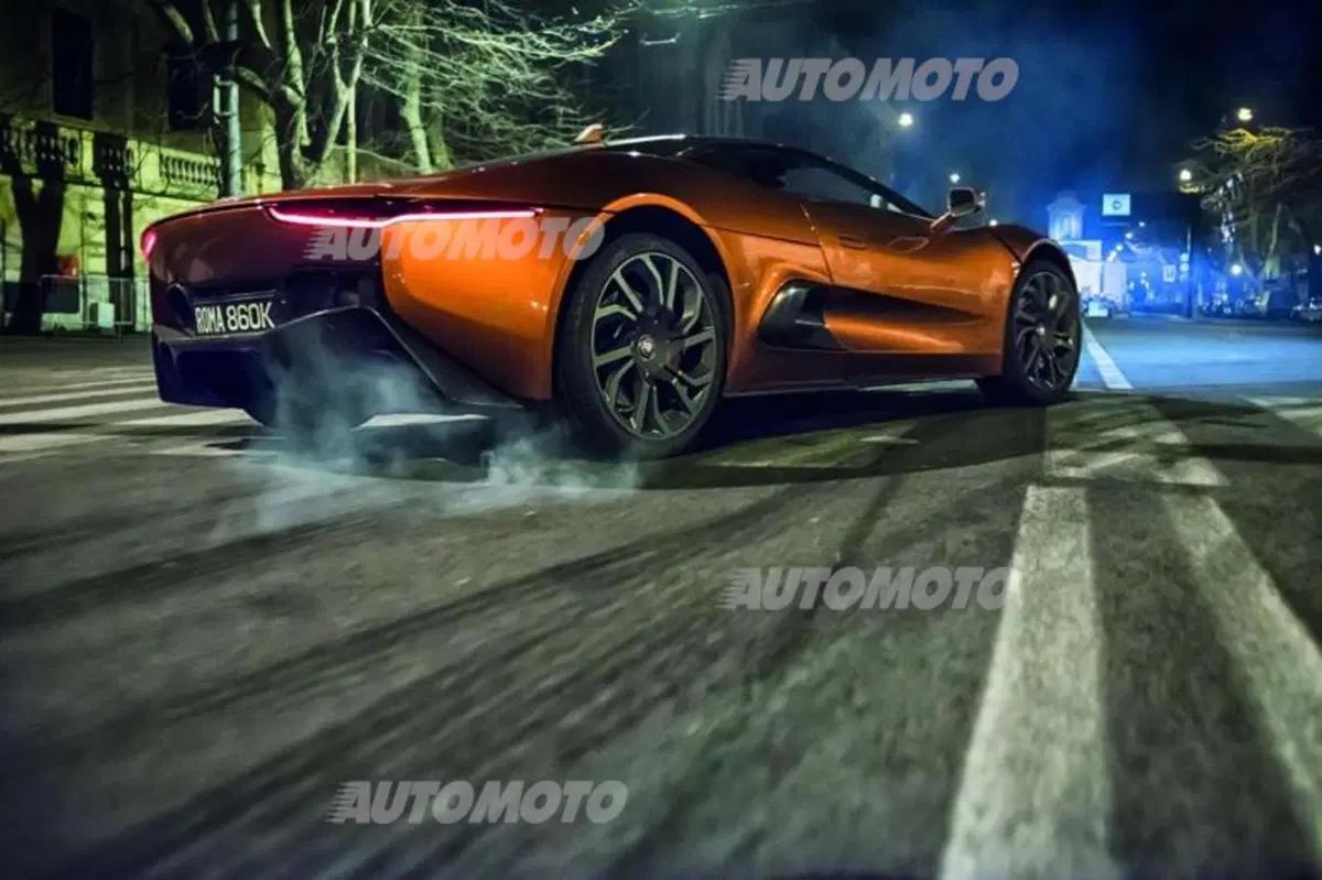 James Bond “Spectre”, ecco le Jaguar e Land Rover sul set