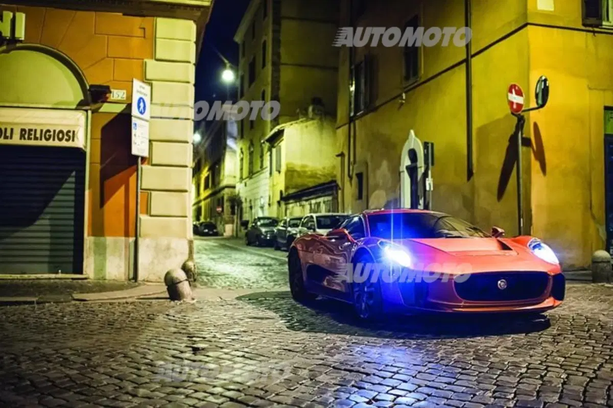 James Bond “Spectre”, ecco le Jaguar e Land Rover sul set (2)