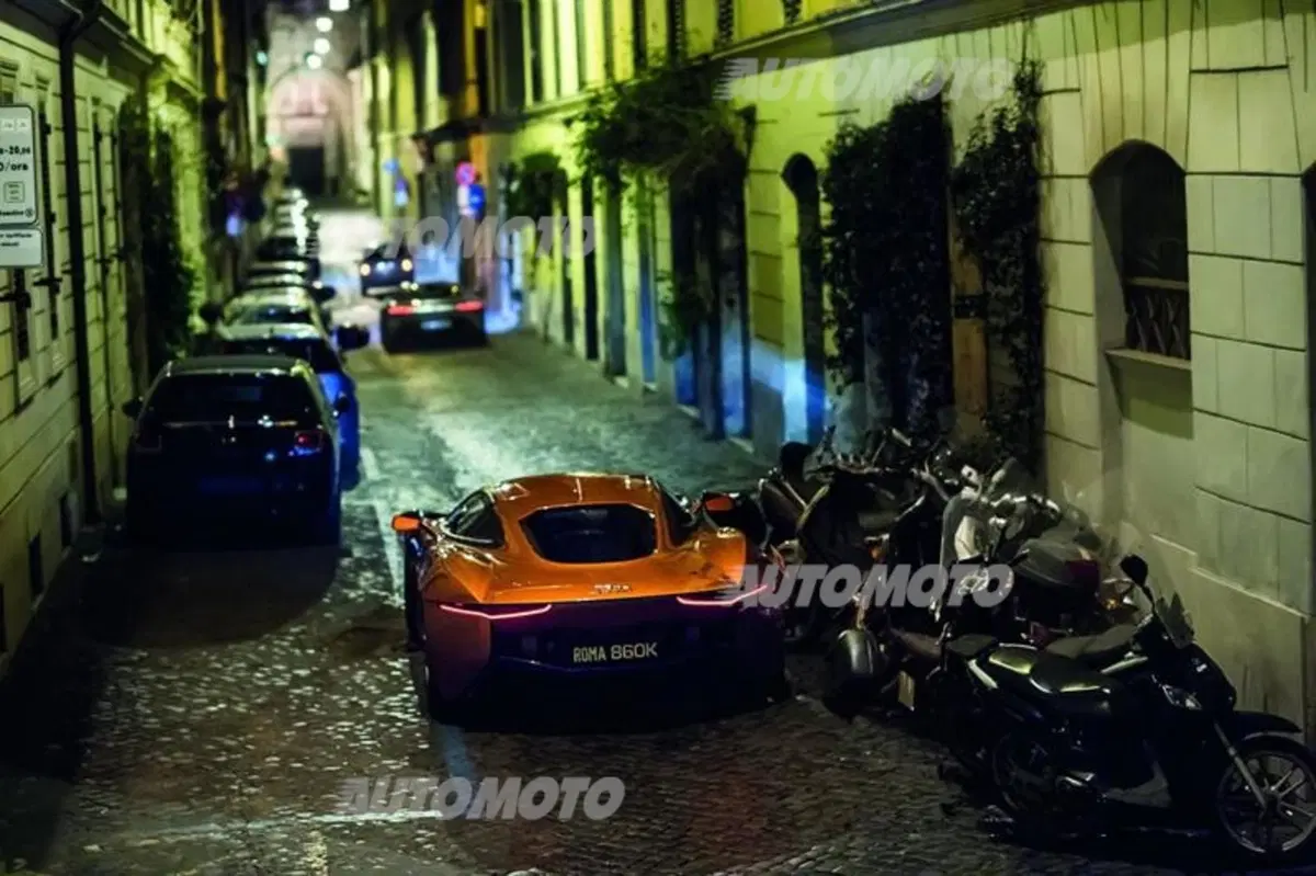 James Bond “Spectre”, ecco le Jaguar e Land Rover sul set (7)