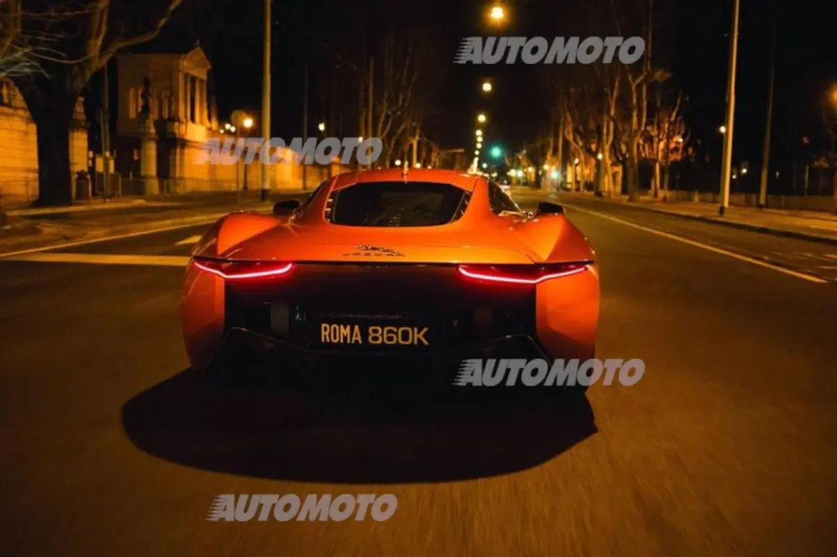 James Bond “Spectre”, ecco le Jaguar e Land Rover sul set (8)