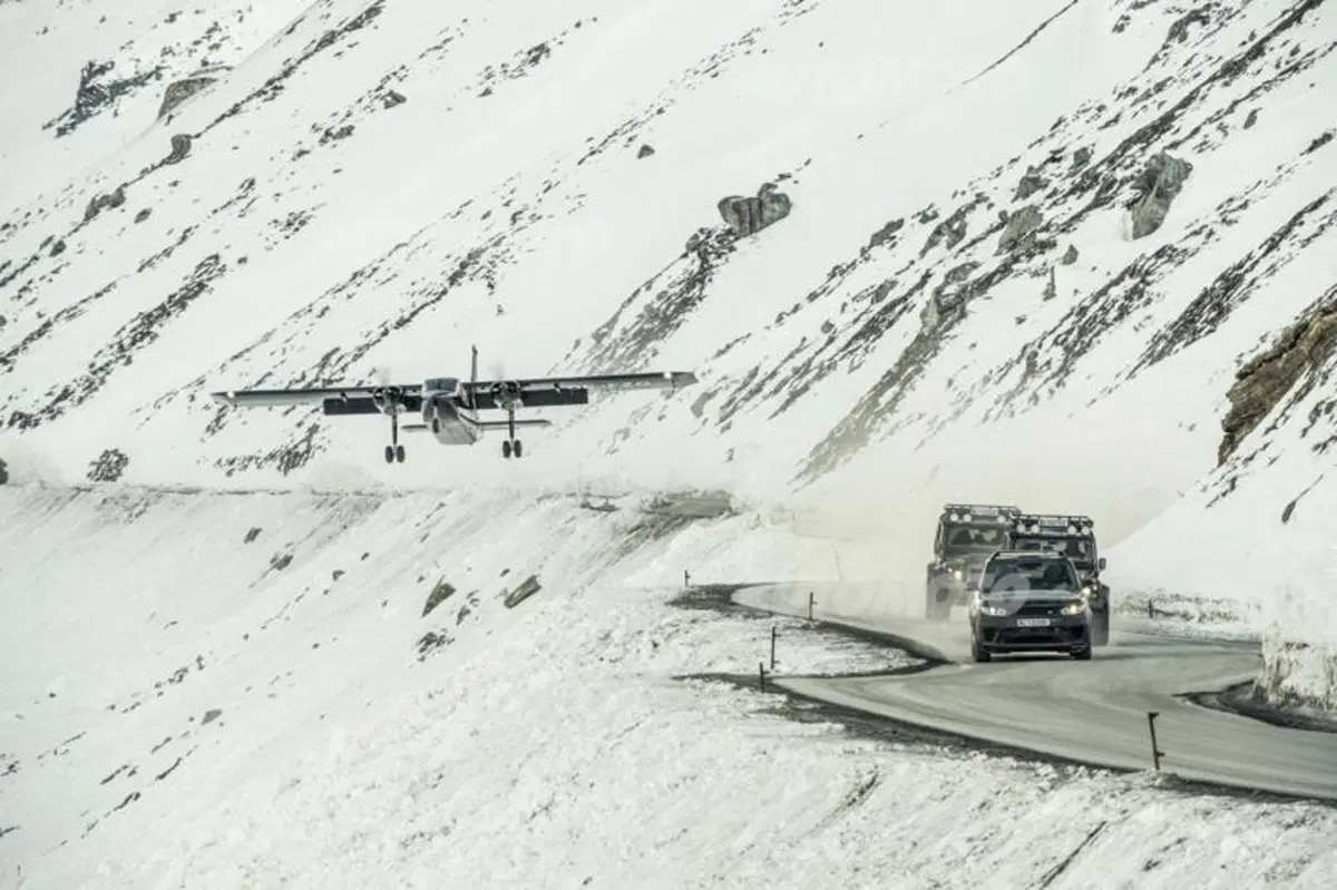 James Bond “Spectre”, ecco le Jaguar e Land Rover sul set (9)