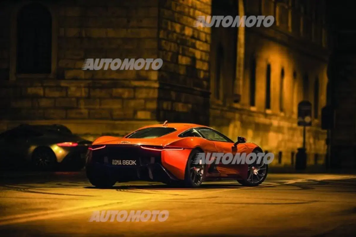 James Bond “Spectre”, ecco le Jaguar e Land Rover sul set (10)