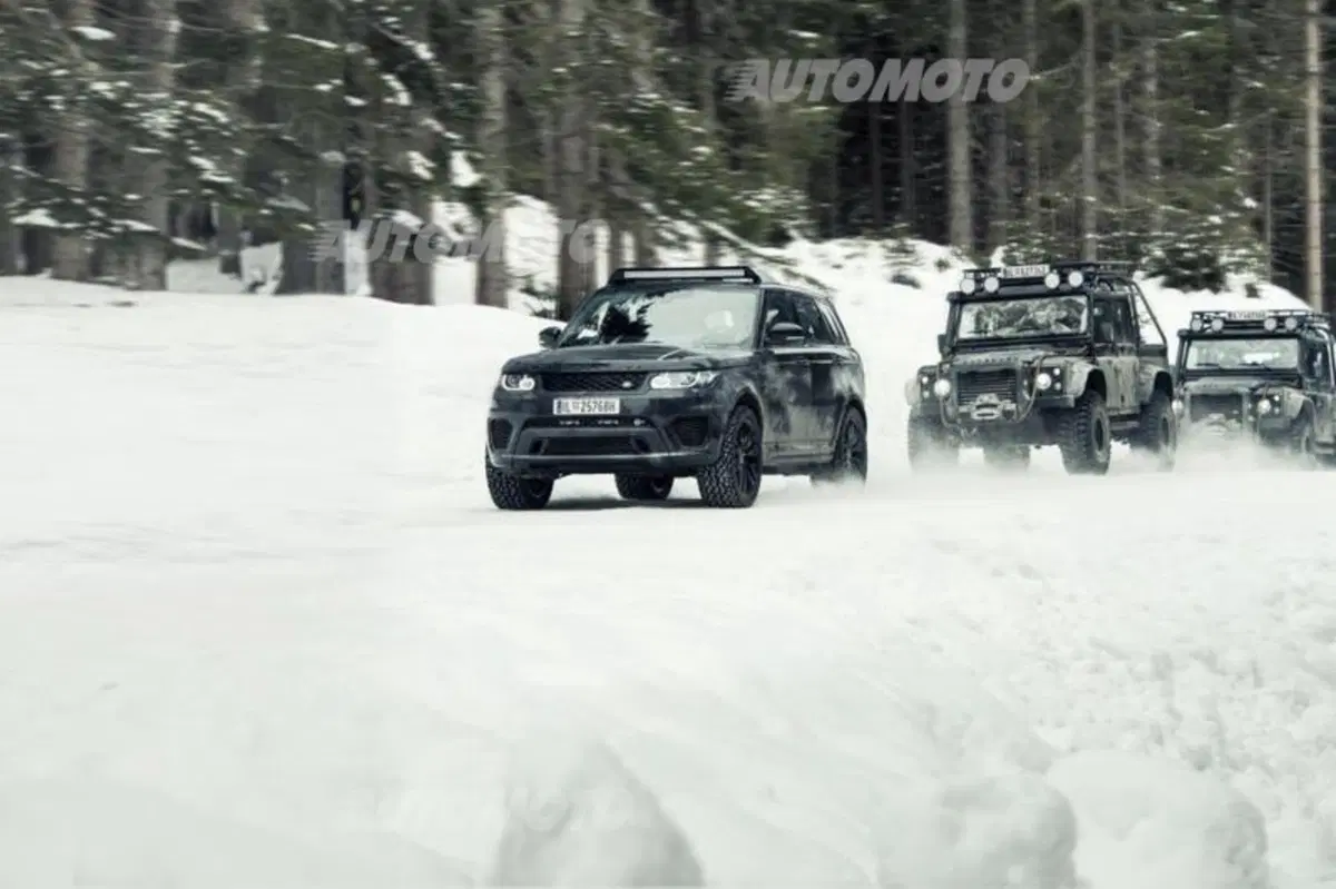 James Bond “Spectre”, ecco le Jaguar e Land Rover sul set (11)
