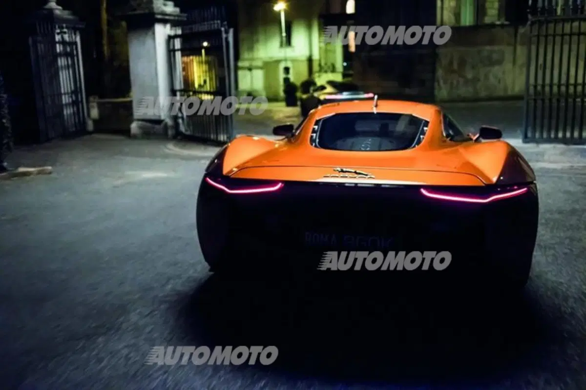 James Bond “Spectre”, ecco le Jaguar e Land Rover sul set (14)
