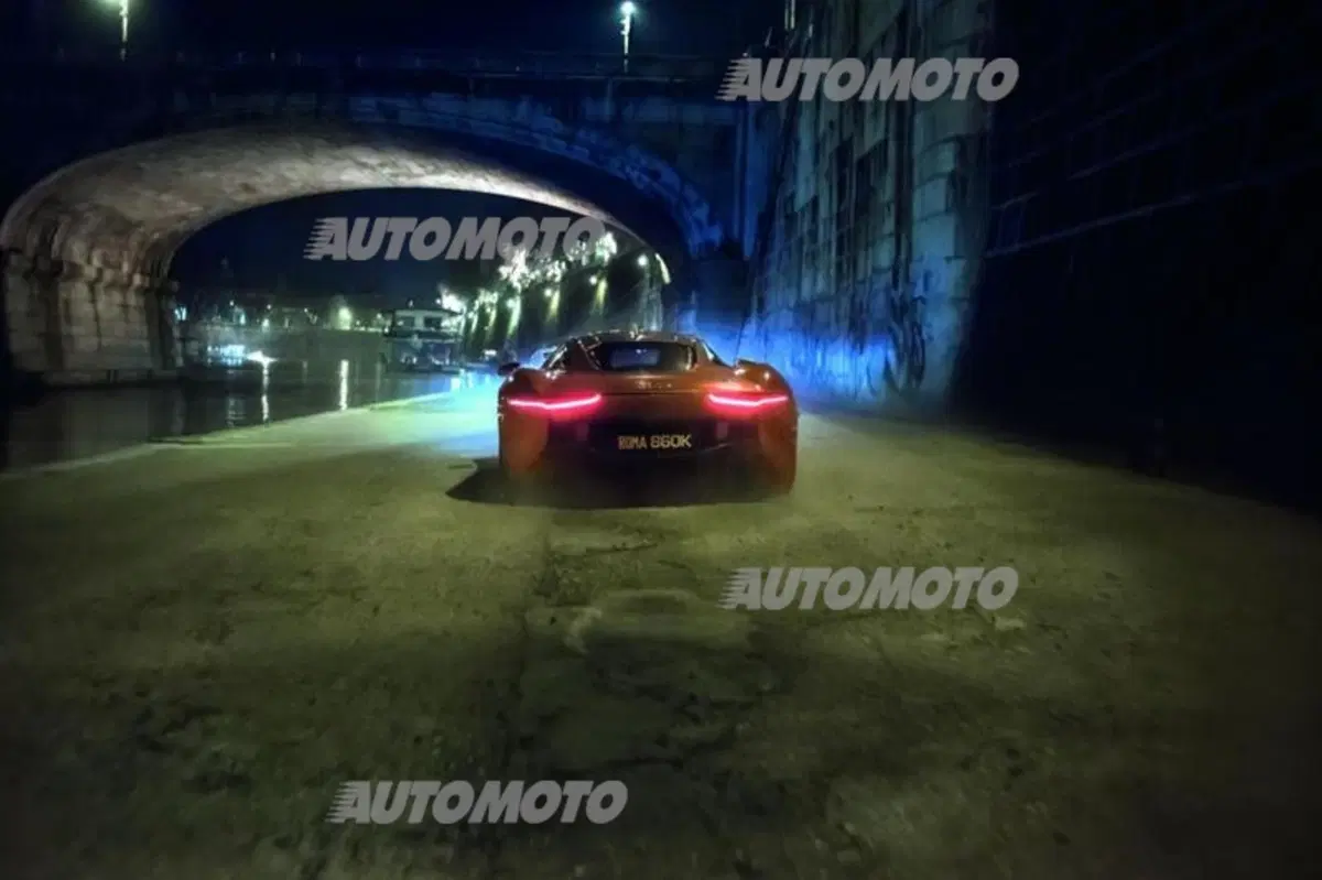 James Bond “Spectre”, ecco le Jaguar e Land Rover sul set (15)
