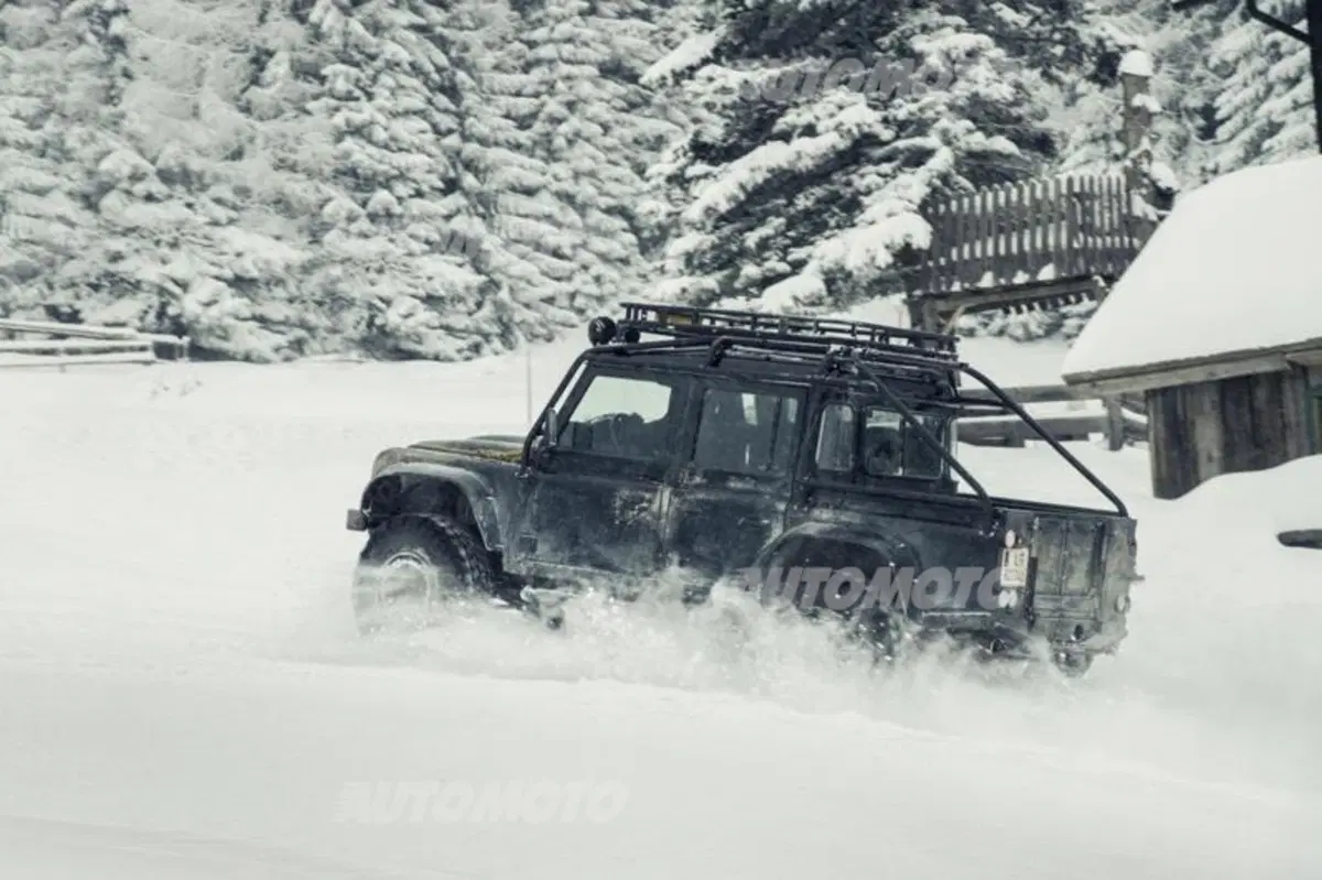 James Bond “Spectre”, ecco le Jaguar e Land Rover sul set (16)
