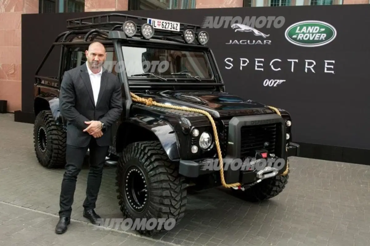 James Bond “Spectre”, ecco le Jaguar e Land Rover sul set (20)