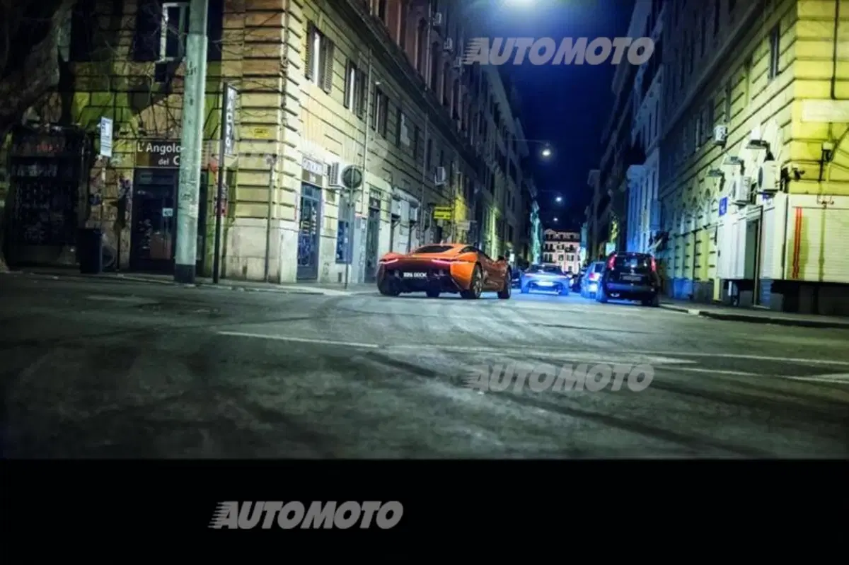 James Bond “Spectre”, ecco le Jaguar e Land Rover sul set (22)