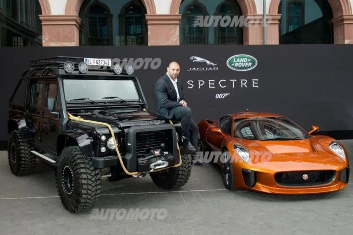 James Bond “Spectre”, ecco le Jaguar e Land Rover sul set (23)
