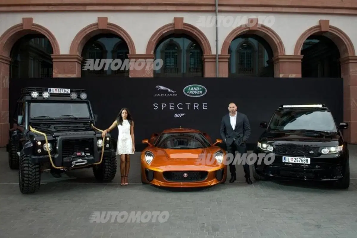 James Bond “Spectre”, ecco le Jaguar e Land Rover sul set (24)