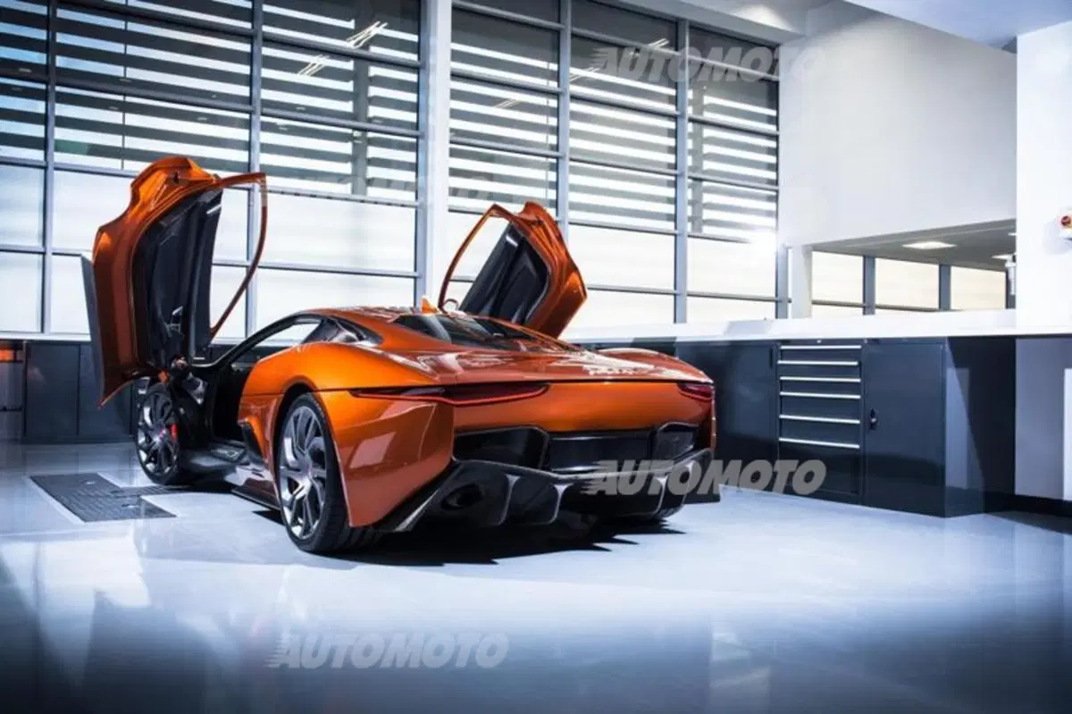 James Bond “Spectre”, ecco le Jaguar e Land Rover sul set (26)