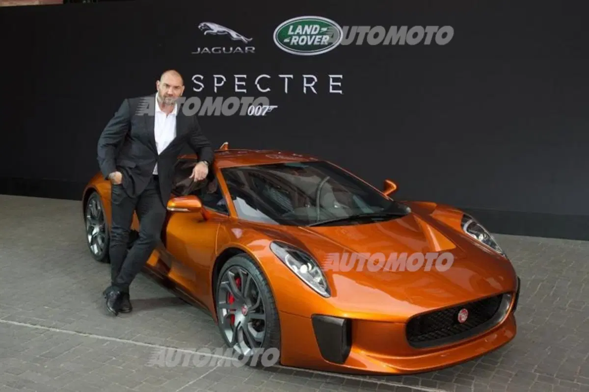 James Bond “Spectre”, ecco le Jaguar e Land Rover sul set (32)