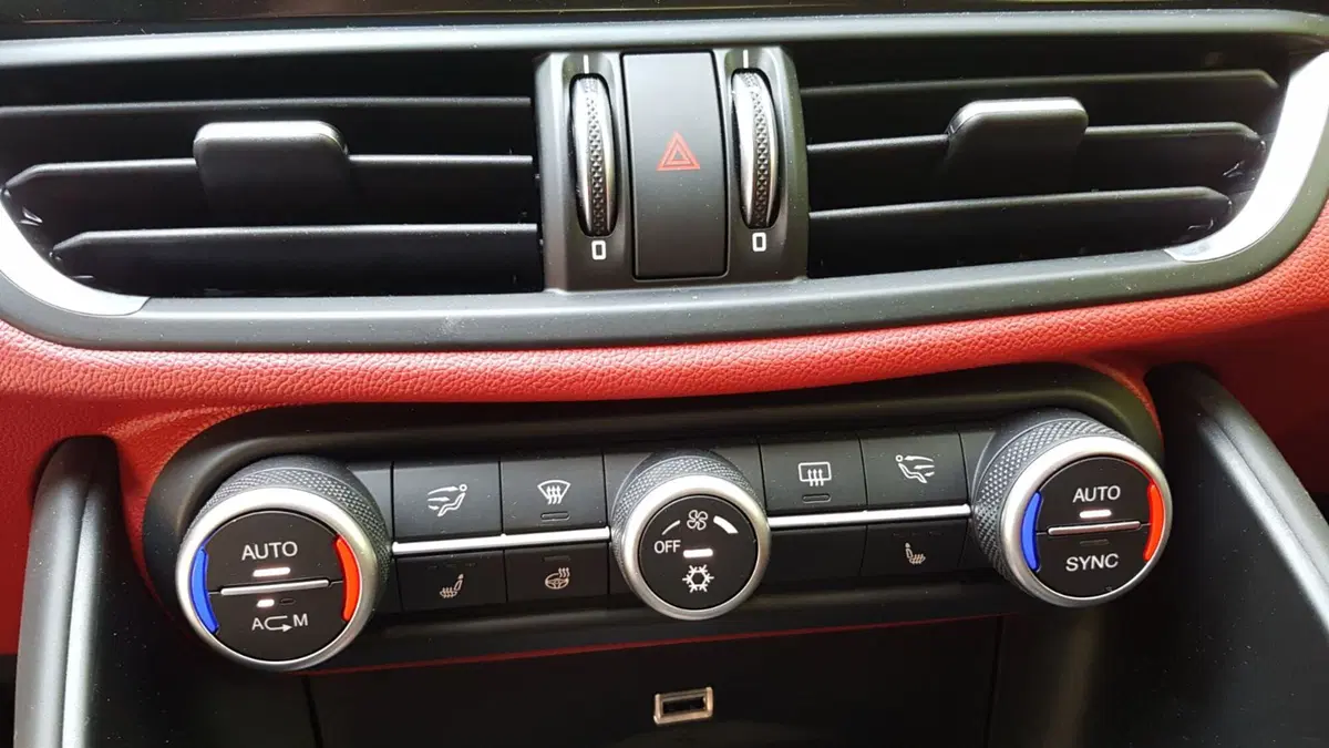 Alfa Romeo Giulia (17)