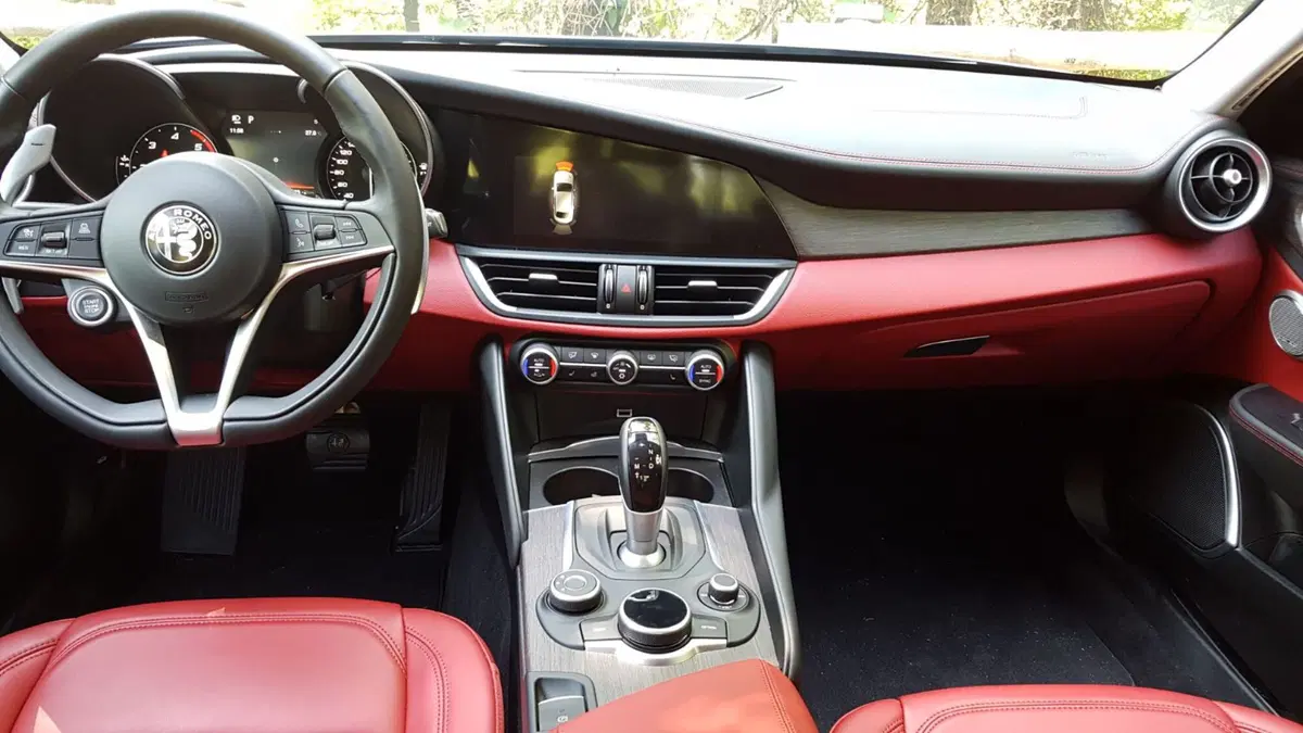 Alfa Romeo Giulia (10)