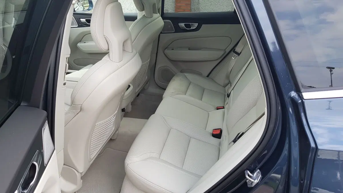 Volvo XC60 per settembre (21)