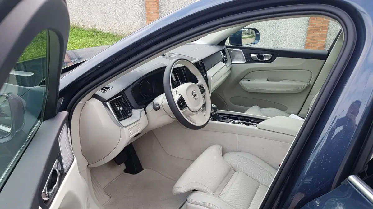 Volvo XC60 per settembre (19)