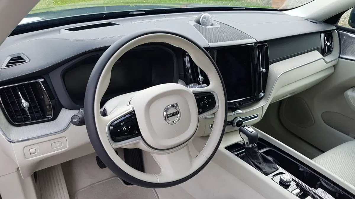 Volvo XC60 per settembre (30)