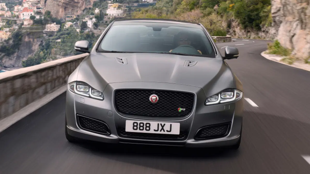 Jaguar XJR575, 575 CV di eleganza 
