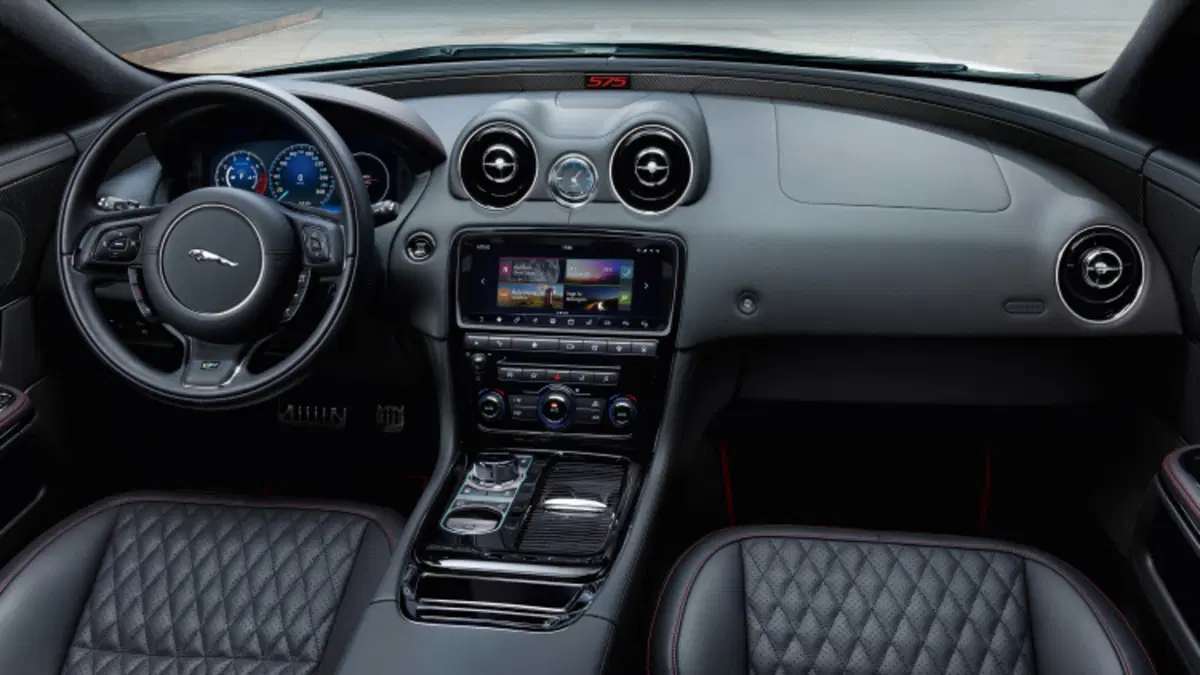 Jaguar XJR575, 575 CV di eleganza  (8)