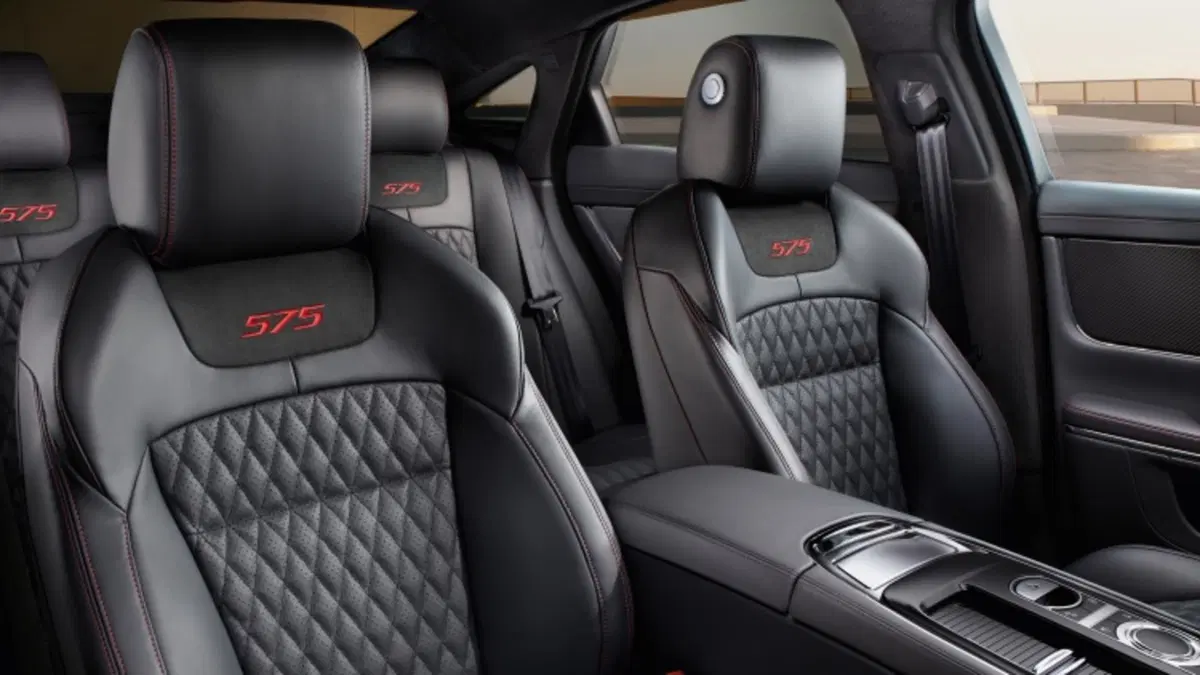 Jaguar XJR575, 575 CV di eleganza  (12)