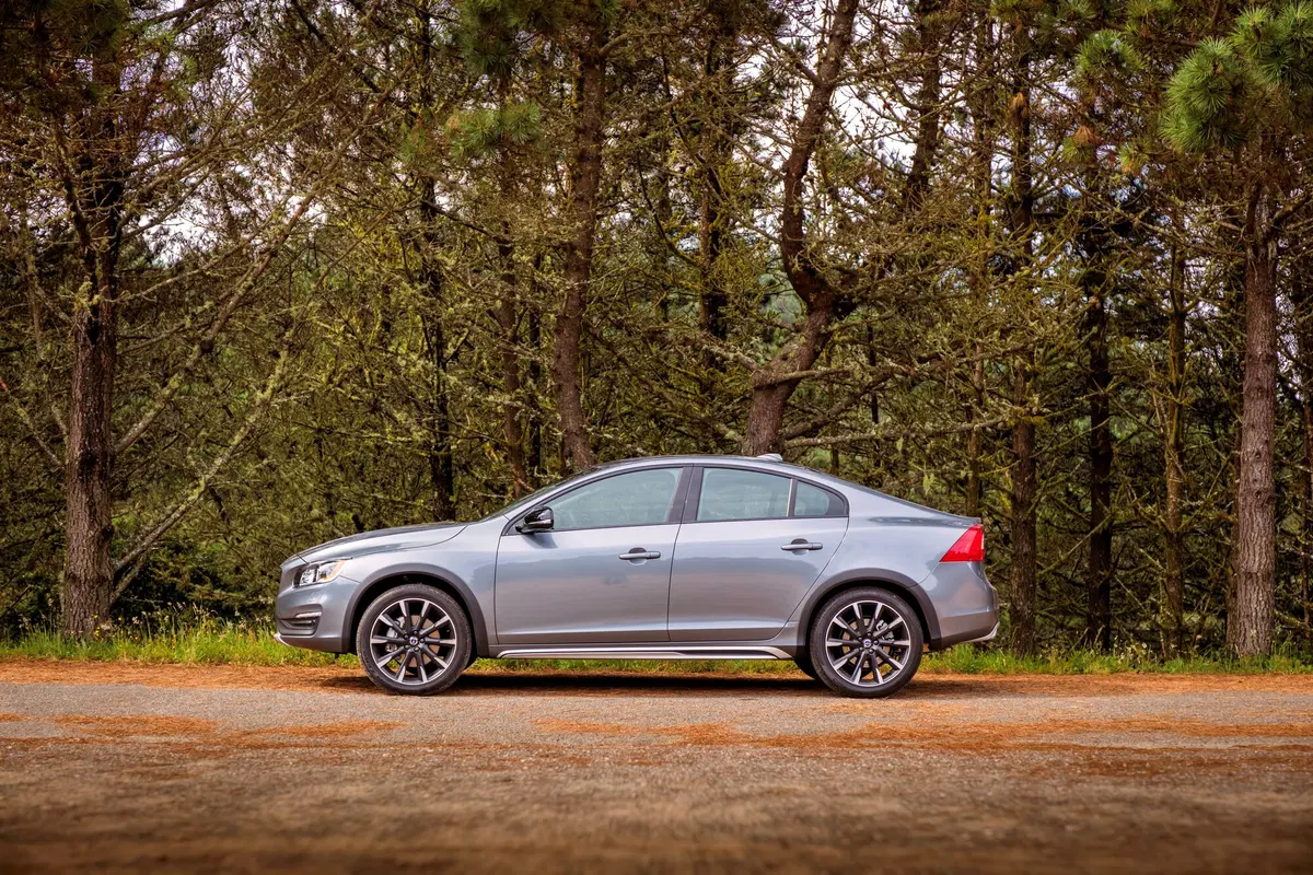 Volvo S60 Cross Country D3 Geartronic Business Plus (2)