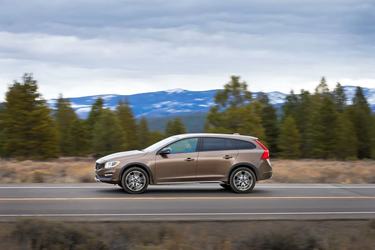 Volvo V60 Cross Country (2015-19) (2)