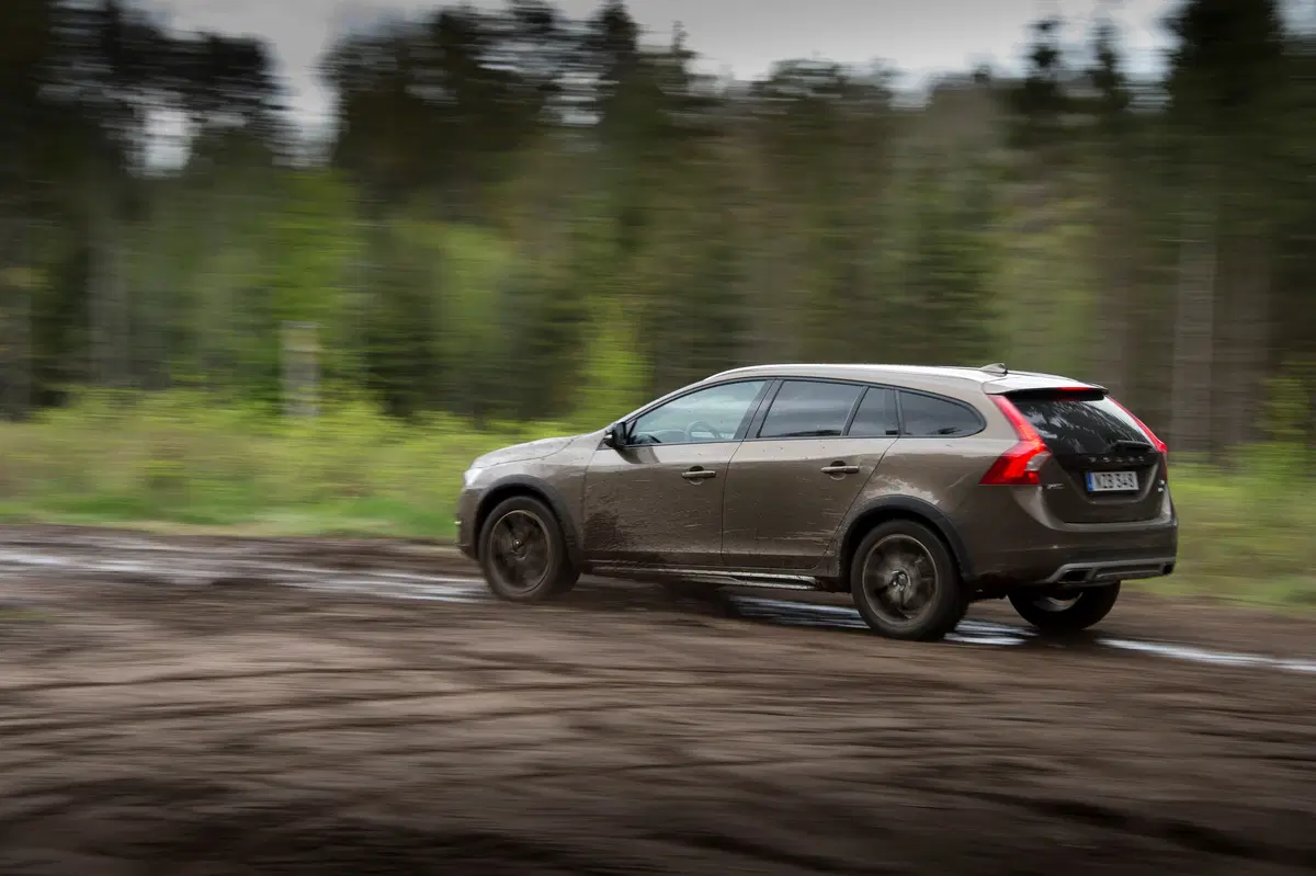 Volvo V60 Cross Country (2015-19) (27)