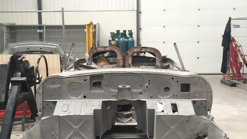 Jaguar, una 500 E-Type ritrovata a pezzi verr&agrave; restaurata