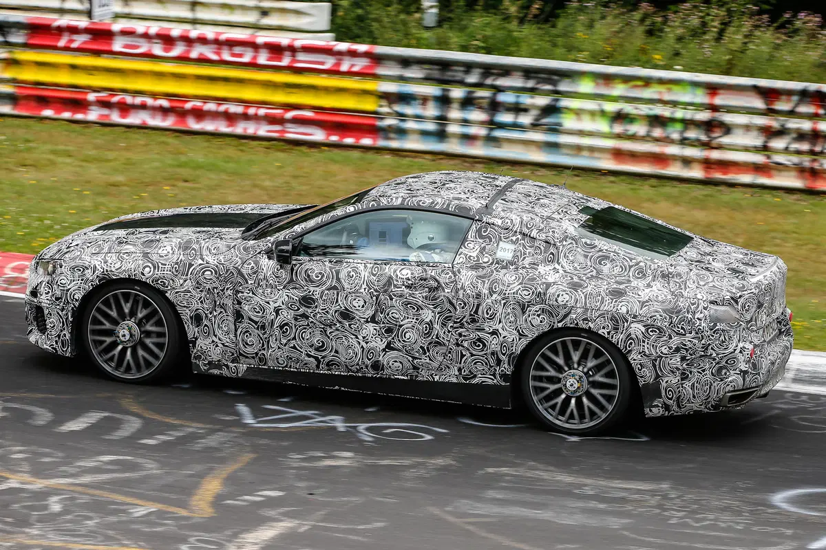 BMW Serie 8, le foto spia al Nürburgring (9)