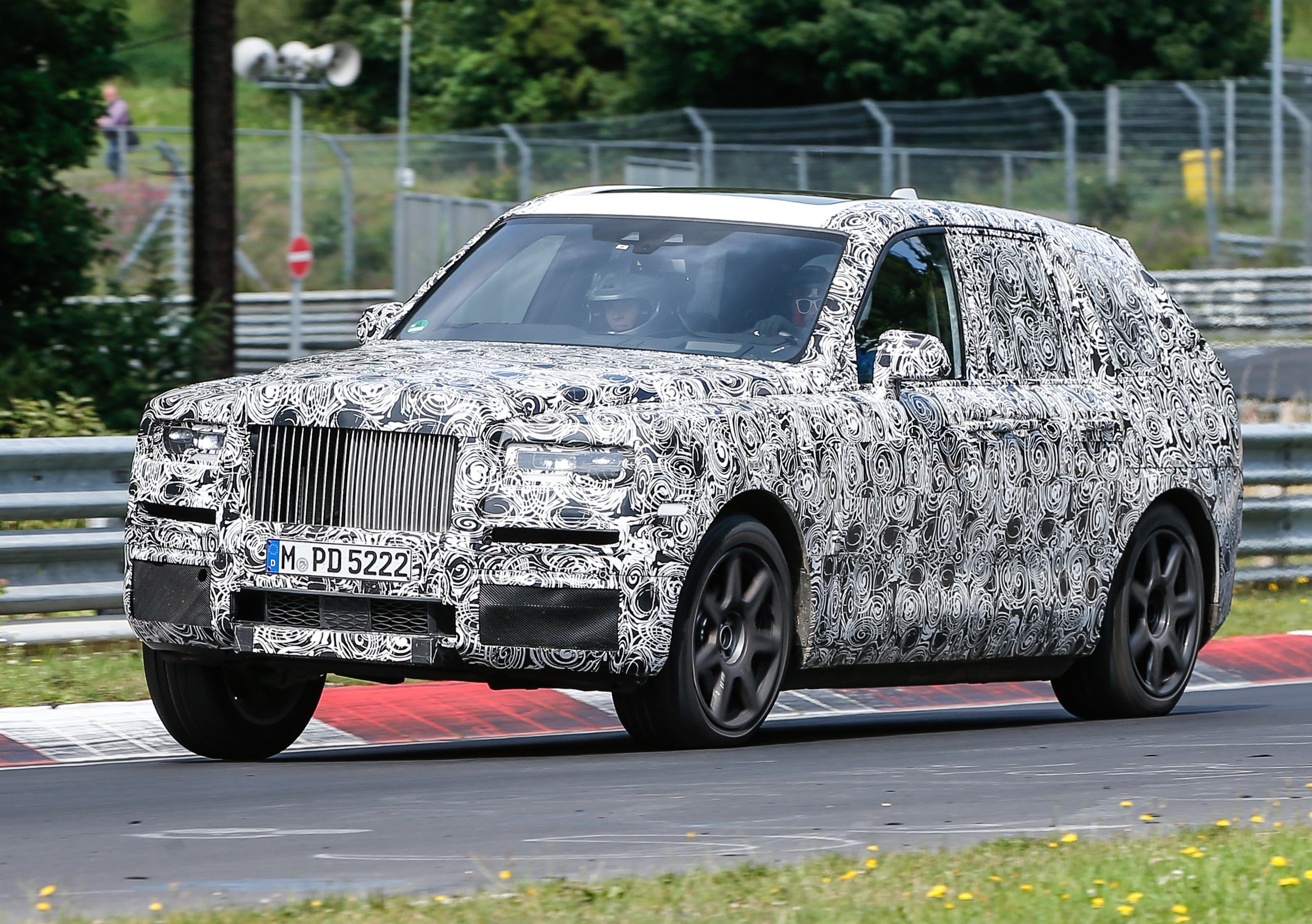 Rolls Royce, test per il SUV Cullinan