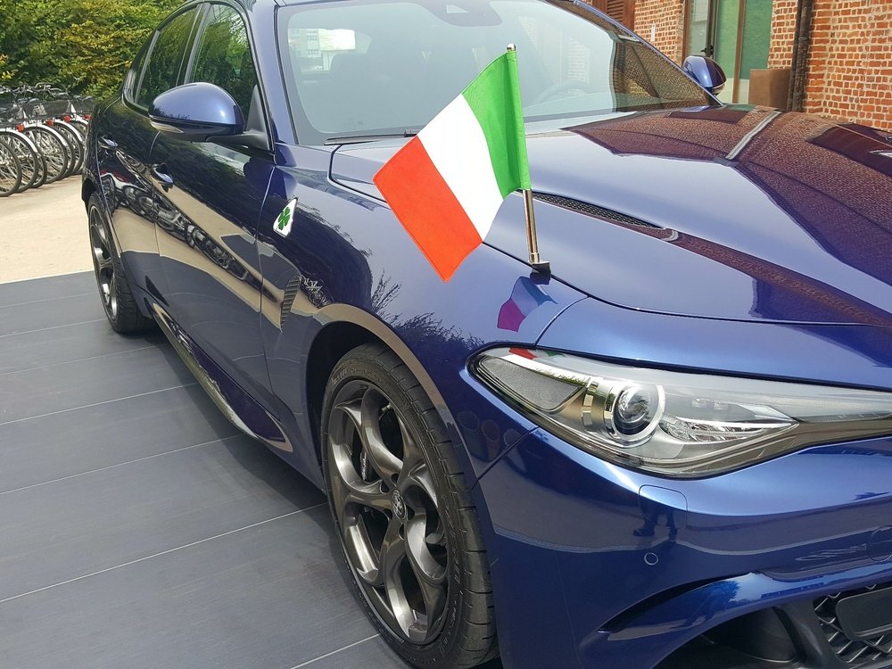 Una Alfa Giulia Quadrifoglio di rappresentanza per diplomatici italiani: apprezzatissima pur se non presente in tutte le nazioni