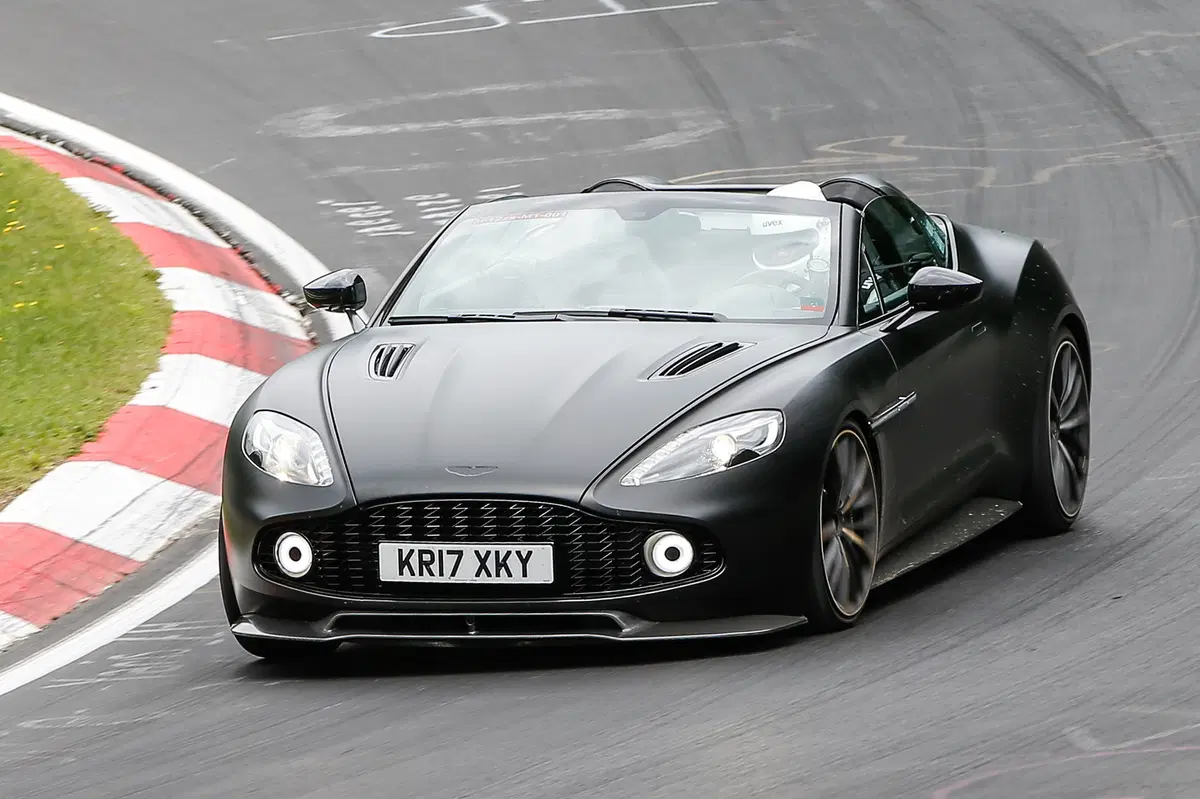Aston Martin Vanquish Zagato Speedster, test al ring per la cabrio