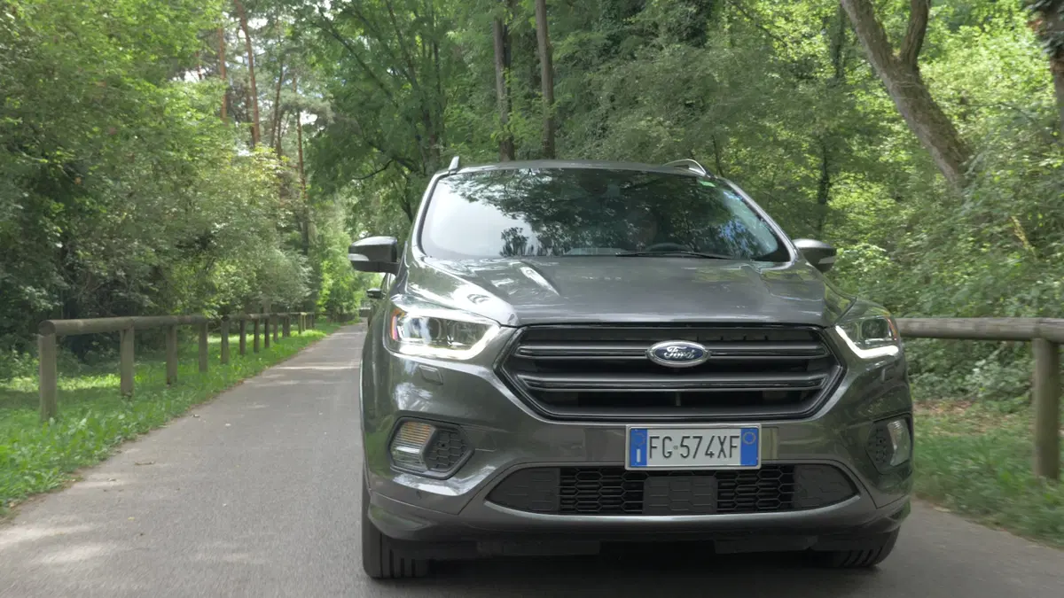 Ford Kuga 2012 vs Ford Kuga restyling: sembrano uguali (7)
