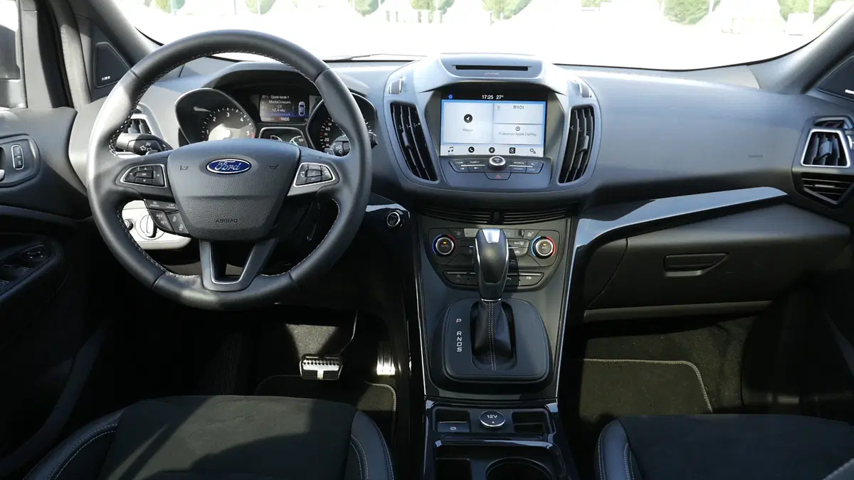 Ford Kuga 2012 vs Ford Kuga restyling: sembrano uguali (10)