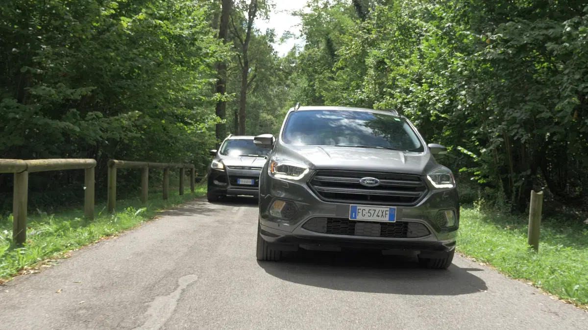 Ford Kuga 2012 vs Ford Kuga restyling: sembrano uguali (12)