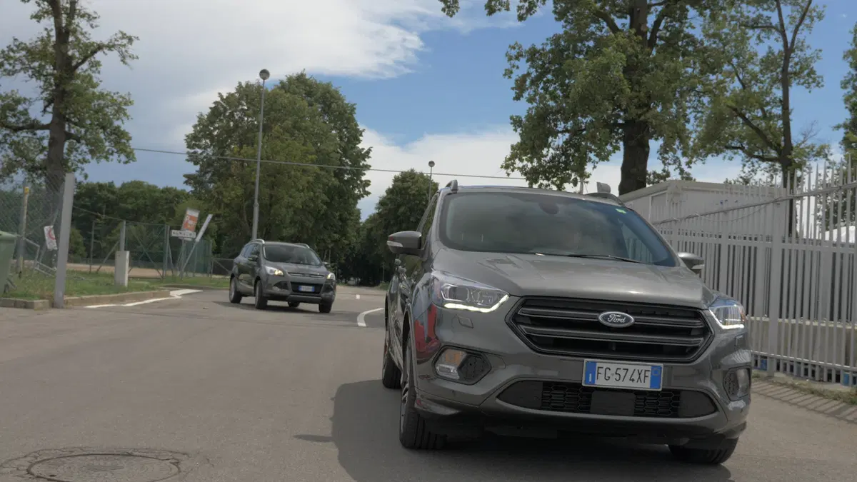 Ford Kuga 2012 vs Ford Kuga restyling: sembrano uguali (13)